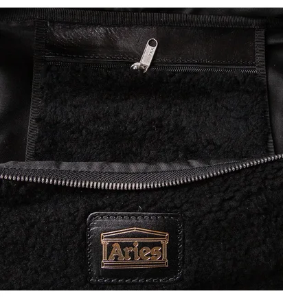 Aries Sheepskin Elis Bag (Schwarz)