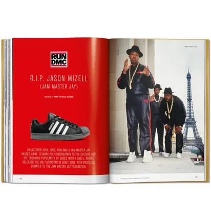 Sneaker Freaker. The Ultimate Sneaker Book by Simon Wood