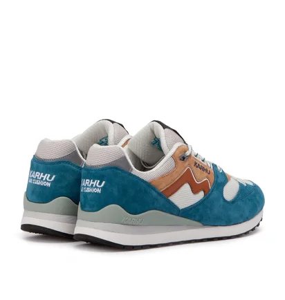 Karhu Synchron Classic “Linnut Pack ' (Blau / Weiß)