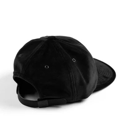 Raised by Wolves Velvet 6 Panel Cap (Schwarz)