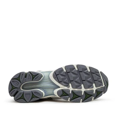 Saucony x Minted NY ProGrid Triumph 4 (Weiß / Silber – Saucony text_image_alt 5