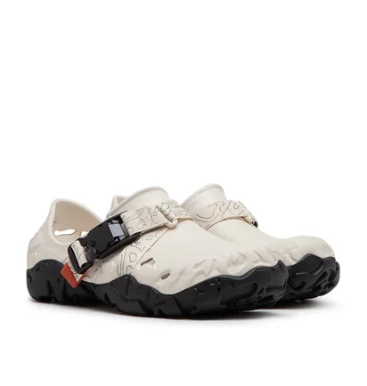 Crocs All Terrain Atlas Clog (Beige / Schwarz)