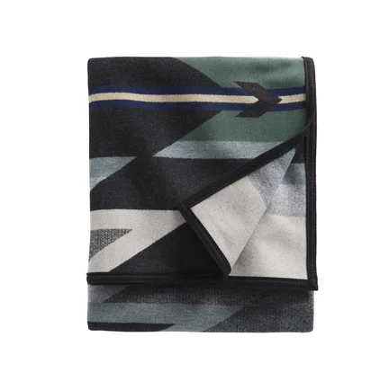 Pendleton Pacific Wonderland Blanket (Multi) – Pendleton text_image_alt 3