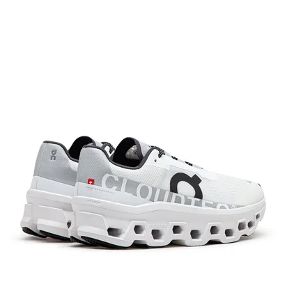 On WMNS Cloudmonster (Weiß / Schwarz)
