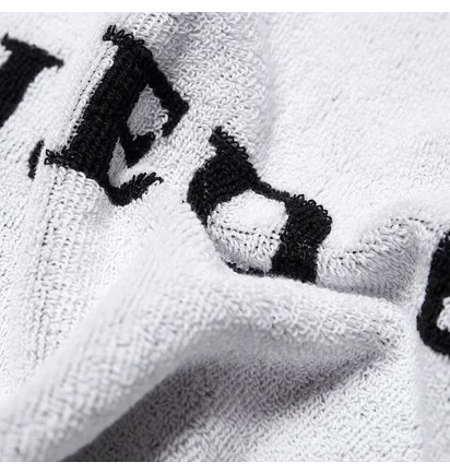 Raised by Wolves Sports Towel (Schwarz / Weiß)