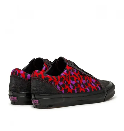 Vans Vault x Stray Rats Old Skool OG LX (Schwarz / Rot)