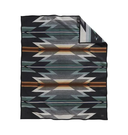 Pendleton Pacific Wonderland Blanket (Multi) – Pendleton text_image_alt 2