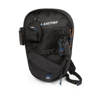 Eastpak x Ader Error Up-Down Sling (Schwarz / Blau)
