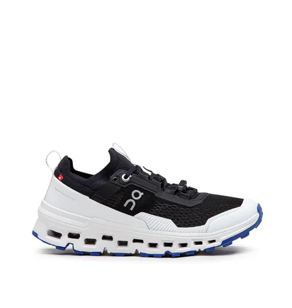 On WMNS Cloudultra 2 (Schwarz / Weiß / Blau)