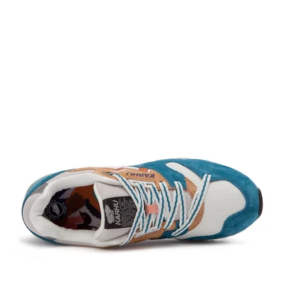 Karhu Synchron Classic “Linnut Pack ' (Blau / Weiß)